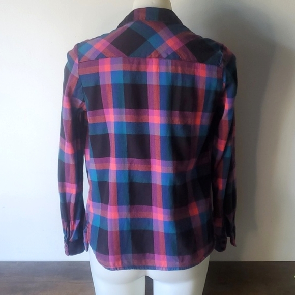 Noisy May perfectly worn in multicolored flannel button up - Picture 5 of 12